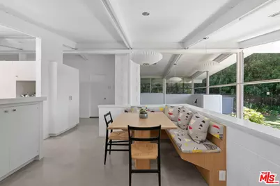 810 Bramble Way, Los Angeles, CA 90049 - Photo 12