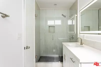 2313 5th St #2, Santa Monica, CA 90405 - Photo 8