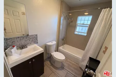 536 W 42nd St, Los Angeles, CA 90037 - Photo 6