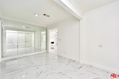 860 S Norton Ave, Los Angeles, CA 90005 - Photo 32