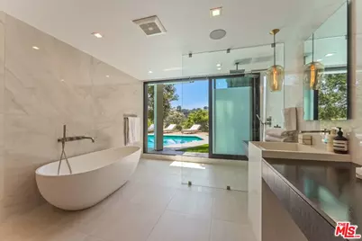 9108 Alanda Pl, Beverly Hills, CA 90210 - Photo 16
