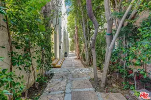 456 1/2 Smithwood Dr, Beverly Hills, CA 90212 - Photo 4