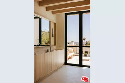 1307 N Doheny Dr, Los Angeles, CA 90069 - Photo 16