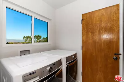15451 Longbow Dr, Sherman Oaks, CA 91403 - Photo 52