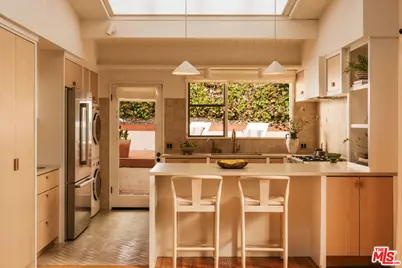588 Dryad Rd, Santa Monica, CA 90402 - Photo 8