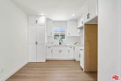 8012 Irvine Ave, North Hollywood, CA 91605 - Photo 18