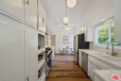 22429 Bessemer St, Los Angeles, CA 91367 - Photo 26