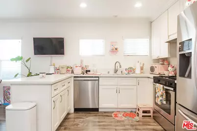 4504 Maplewood Ave, Los Angeles, CA 90004 - Photo 36