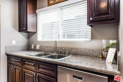 4504 Maplewood Ave, Los Angeles, CA 90004 - Photo 10