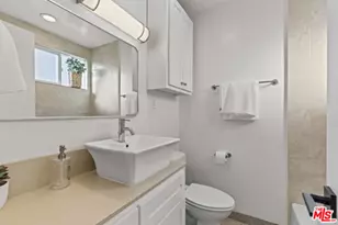 2402 Ocean Park Blvd, Santa Monica, CA 90405 - Photo 10