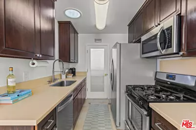 2402 Ocean Park Blvd, Santa Monica, CA 90405 - Photo 8