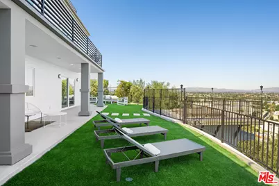 11725 Laurelwood Dr, Studio City, CA 91604 - Photo 26
