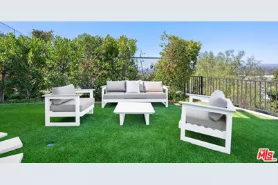 11725 Laurelwood Dr, Studio City, CA 91604 - Photo 44