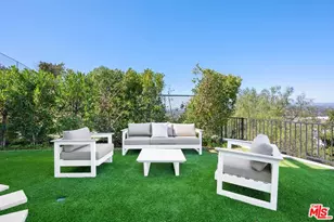 11725 Laurelwood Dr, Studio City, CA 91604 - Photo 44