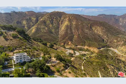 21733 Castlewood Dr, Malibu, CA 90265 - Photo 28