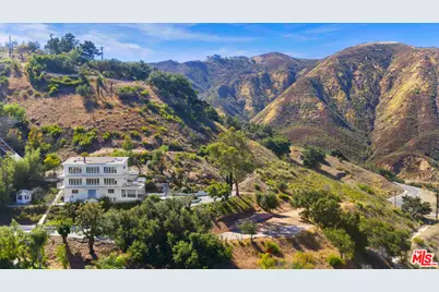21733 Castlewood Dr, Malibu, CA 90265 - Photo 38