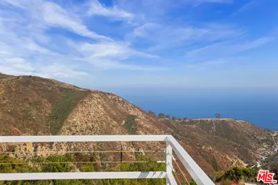 21733 Castlewood Dr, Malibu, CA 90265 - Photo 14