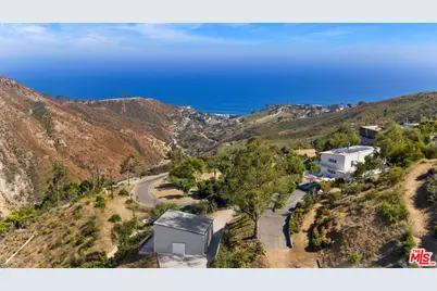 21733 Castlewood Dr, Malibu, CA 90265 - Photo 34