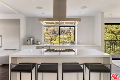 2528 Carman Crest Dr, Los Angeles, CA 90068 - Photo 10