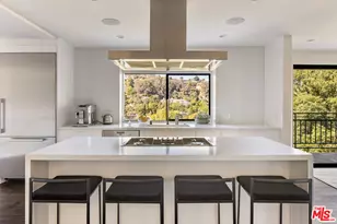 2528 Carman Crest Dr, Los Angeles, CA 90068 - Photo 10