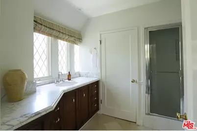 218 Lorraine, Los Angeles, CA 90004 - Photo 30
