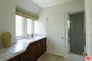 218 Lorraine, Los Angeles, CA 90004 - Photo 30