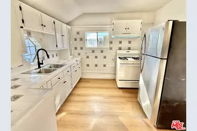 1454 W 28th St, Los Angeles, CA 90007 - Photo 12