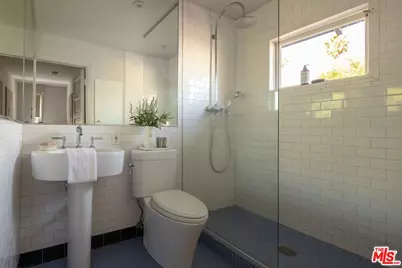 1810 S Hobart Blvd, Los Angeles, CA 90006 - Photo 24
