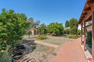 22930 Collins St, Woodland Hills, CA 91367 - Photo 10