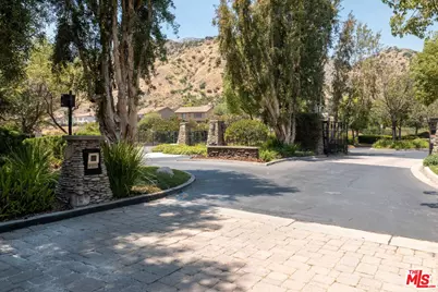 22 Moonridge Ct, Azusa, CA 91702 - Photo 4