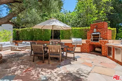 17534 Corinthian Dr, Encino, CA 91316 - Photo 34