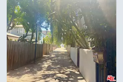 30 20th Ave, Venice, CA 90291 - Photo 2