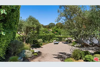 28867 Grayfox St, Malibu, CA 90265 - Photo 16