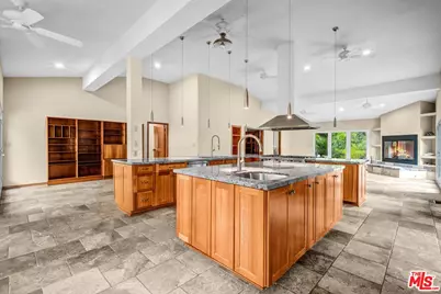 5653 Shirley Ave, Tarzana, CA 91356 - Photo 12