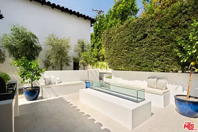 813 N Doheny Dr, Beverly Hills, CA 90210 - Photo 36