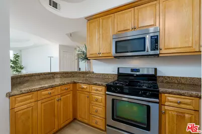 4400 Cartwright Ave #203, Toluca Lake, CA 91602 - Photo 6