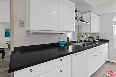 11337 Nebraska Ave #303, Los Angeles, CA 90025 - Photo 18