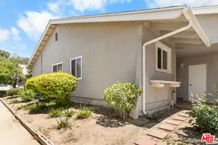 26834 Ave Of The Oaks, Newhall, CA 91321 - Photo 2
