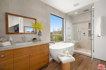 17713 Posetano Rd, Pacific Palisades, CA 90272 - Photo 12