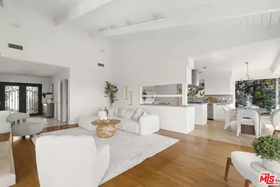 7132 Macapa Dr, Los Angeles, CA 90068 - Photo 12