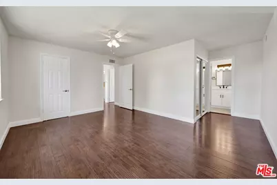 7901 Babcock Ave, North Hollywood, CA 91605 - Photo 14