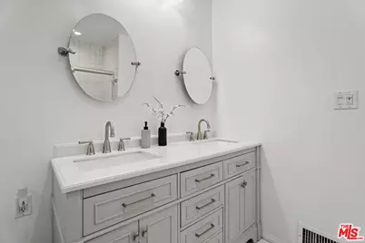 14440 Valley Vista Blvd, Sherman Oaks, CA 91423 - Photo 18