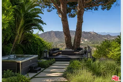 7139 Macapa Dr, Los Angeles, CA 90068 - Photo 42
