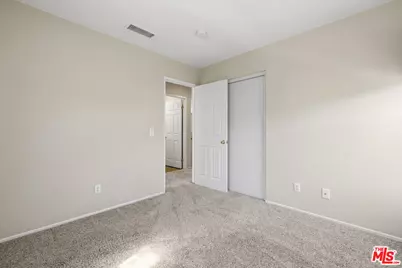 26531 Cardinal Dr, Canyon Country, CA 91387 - Photo 34