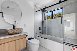 11404 Biona Dr, Los Angeles, CA 90066 - Photo 58