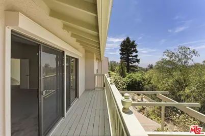 2755 Bottlebrush Dr, Los Angeles, CA 90077 - Photo 24