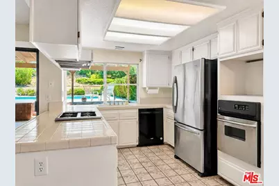 110 Horseshoe Cir, West Covina, CA 91791 - Photo 12