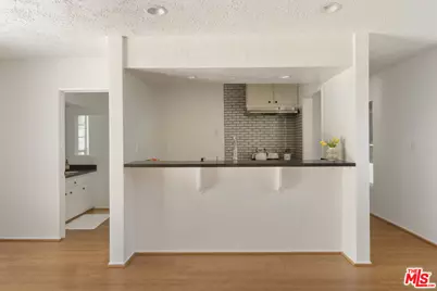 1561 Carmona Ave, Los Angeles, CA 90019 - Photo 28