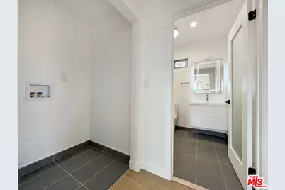 5810 S Halm Ave, Los Angeles, CA 90056 - Photo 42