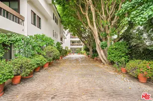 621 S Barrington Ave, Los Angeles, CA 90049 - Photo 2